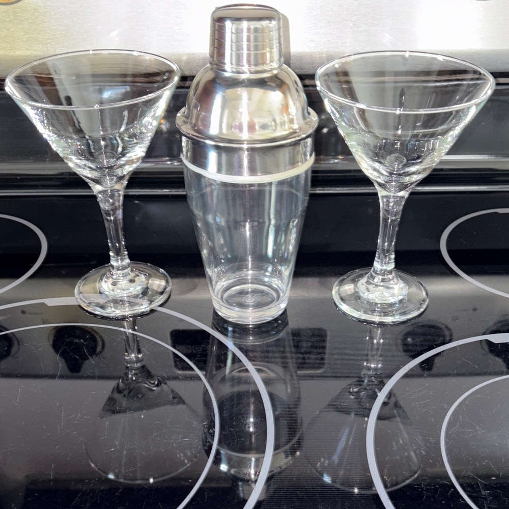 2 Glasses & Cocktail Shaker🍸 Set
